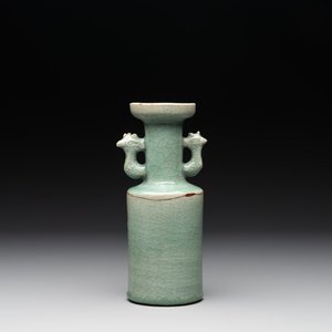 A Chinese Longquan celadon 'kinuta' vase, Yuan/Ming — photo 1