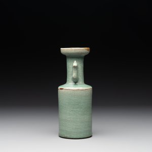 A Chinese Longquan celadon 'kinuta' vase, Yuan/Ming — photo 2