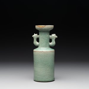 A Chinese Longquan celadon 'kinuta' vase, Yuan/Ming — photo 3