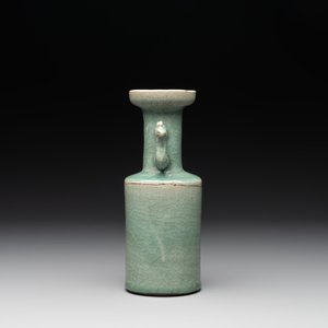 A Chinese Longquan celadon 'kinuta' vase, Yuan/Ming — photo 4