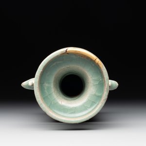 A Chinese Longquan celadon 'kinuta' vase, Yuan/Ming — photo 5