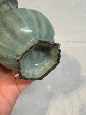 A Chinese Longquan celadon lobed vase, Southern Song — 照片 13
