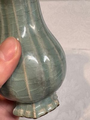 A Chinese Longquan celadon lobed vase, Southern Song — 照片 14