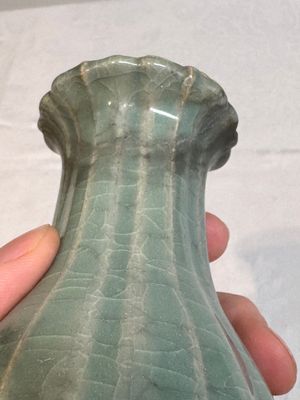 A Chinese Longquan celadon lobed vase, Southern Song — 照片 15
