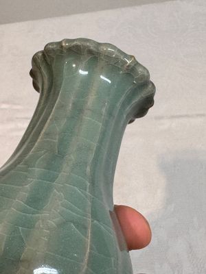 A Chinese Longquan celadon lobed vase, Southern Song — 照片 17