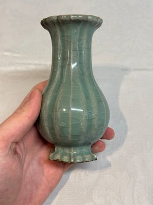 A Chinese Longquan celadon lobed vase, Southern Song — 照片 6