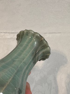 A Chinese Longquan celadon lobed vase, Southern Song — 照片 8