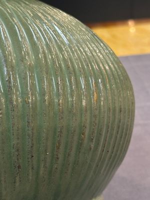 A Chinese Longquan celadon 'lotus' bowl and a large green-glazed Shiwan jar, Ming and later — photo 15