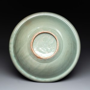 A Chinese Longquan celadon 'lotus' dish, Ming — photo 2
