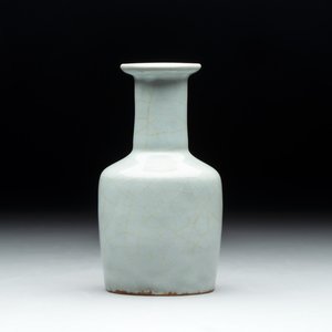 A Chinese Longquan celadon mallet-shaped vase, probably Southern Song — 照片 1