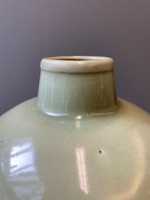 A Chinese Longquan celadon 'meiping' vase, Ming — 照片 6