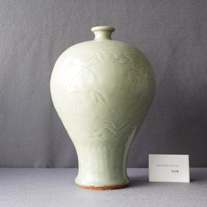 A Chinese Longquan celadon 'meiping' vase with 'Three friends of winter' design, Ming — photo 12