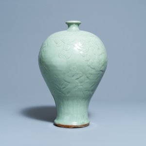A Chinese Longquan celadon 'meiping' vase with 'Three friends of winter' design, Ming — photo 7