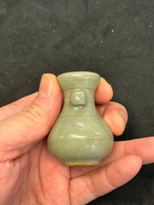 A Chinese Longquan celadon miniature 'Touhu' vase, Yuan/Ming — photo 5