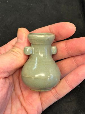 A Chinese Longquan celadon miniature 'Touhu' vase, Yuan/Ming — photo 8