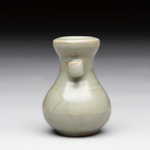 A Chinese Longquan celadon miniature 'Touhu' vase, Yuan/Ming — photo 4