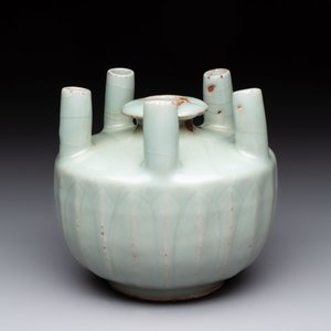 A Chinese Longquan celadon quintuple-tube vase, Yuan — photo 4