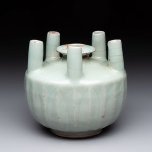 A Chinese Longquan celadon quintuple-tube vase, Yuan — photo 5