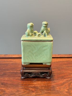 A Chinese Longquan celadon rectangular censer and cover on wooden stand, Ming — photo 3