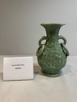 A Chinese Longquan celadon 'shou' vase with handles, Ming — photo 1