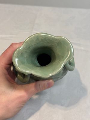 A Chinese Longquan celadon 'shou' vase with handles, Ming — photo 11