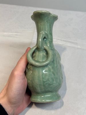 A Chinese Longquan celadon 'shou' vase with handles, Ming — photo 4