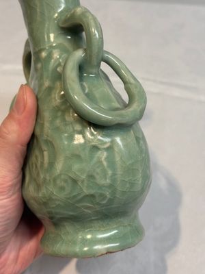 A Chinese Longquan celadon 'shou' vase with handles, Ming — photo 9