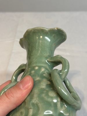 A Chinese Longquan celadon 'shou' vase with handles, Ming — photo 10