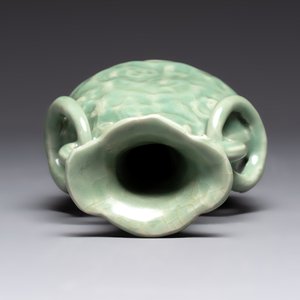 A Chinese Longquan celadon 'shou' vase with handles, Ming — photo 5