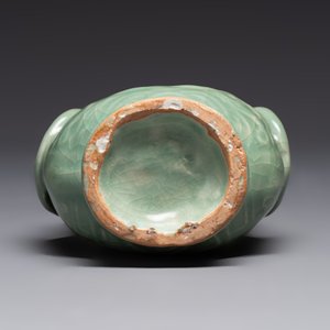A Chinese Longquan celadon 'shou' vase with handles, Ming — photo 6