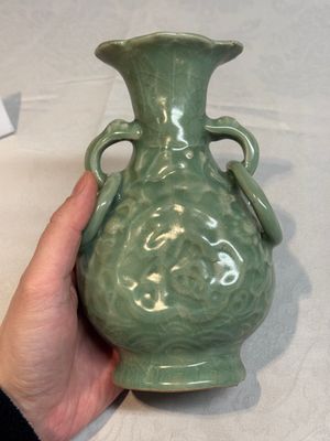 A Chinese Longquan celadon 'shou' vase with handles, Ming — photo 3