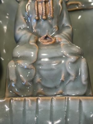 A Chinese Longquan celadon shrine of Guanyin, Ming or later — 照片 12