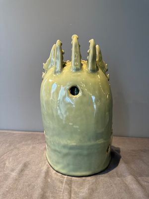 A Chinese Longquan celadon shrine of Guanyin, Ming or later — 照片 3