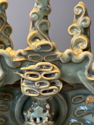 A Chinese Longquan celadon shrine of Guanyin, Ming or later — 照片 7