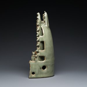 A Chinese Longquan celadon shrine of Guanyin, Ming or later — 照片 3