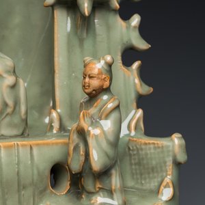 A Chinese Longquan celadon shrine of Guanyin, Ming or later — 照片 10