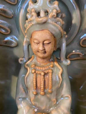 A Chinese Longquan celadon shrine of Guanyin, probably Ming — photo 11