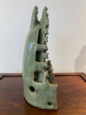 A Chinese Longquan celadon shrine of Guanyin, probably Ming — photo 9