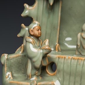 A Chinese Longquan celadon shrine of Guanyin, probably Ming — photo 9