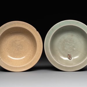 A Chinese Longquan celadon stem cup and two saucers, Ming — photo 5