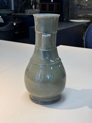 A Chinese Longquan celadon 'touhu' vase, Song/Yuan — photo 2
