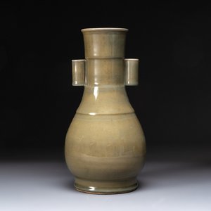 A Chinese Longquan celadon 'touhu' vase, Song/Yuan — photo 1