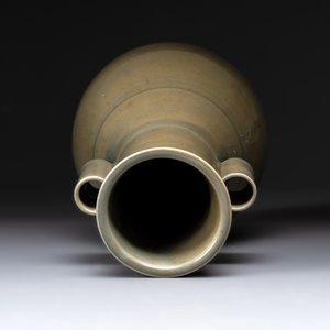 A Chinese Longquan celadon 'touhu' vase, Song/Yuan — photo 5