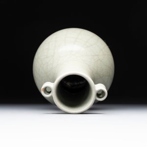 A Chinese Longquan celadon 'touhu' vase, Song/Yuan — photo 5