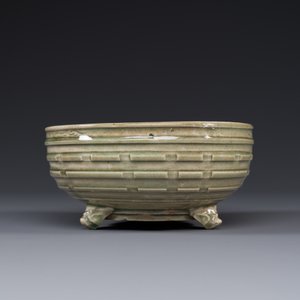 A Chinese Longquan celadon tripod censer, Ming — photo 3
