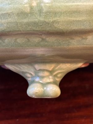 A Chinese Longquan celadon tripod censer on wooden stand, Yuan/Ming — 照片 8