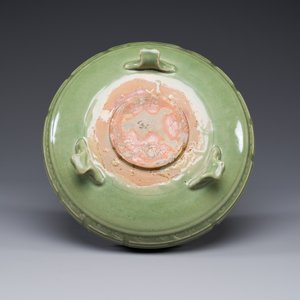 A Chinese Longquan celadon tripod censer on wooden stand, Yuan/Ming — 照片 7