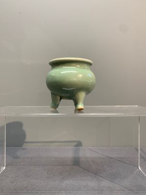 A Chinese Longquan celadon tripod censer, Song — photo 2