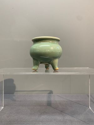 A Chinese Longquan celadon tripod censer, Song — photo 3