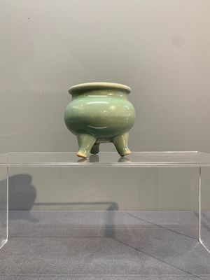 A Chinese Longquan celadon tripod censer, Song — photo 4